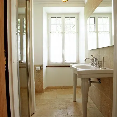 Bed & Breakfast Le De Garbay 3*