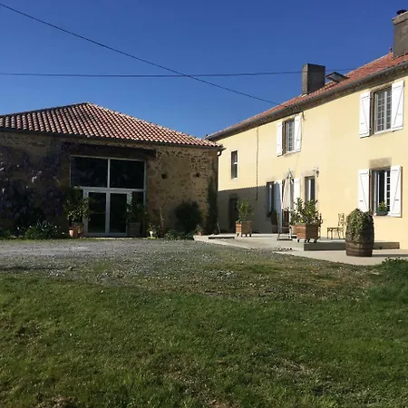 Bed & Breakfast Le De Garbay 3*